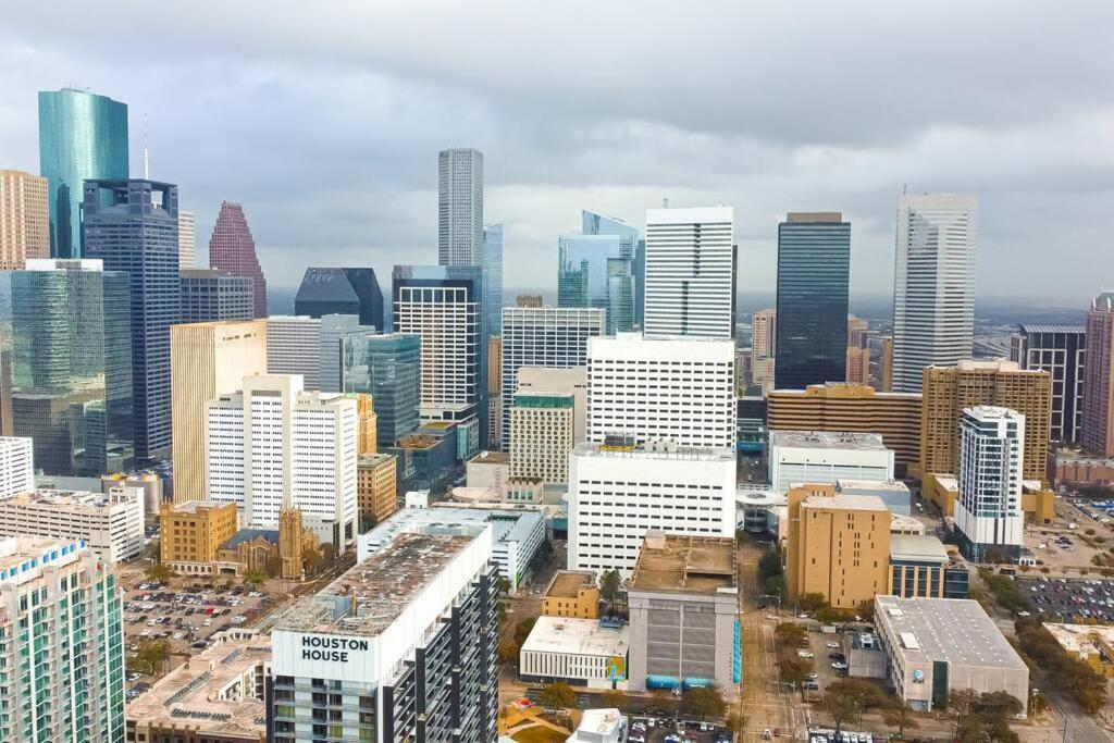 Апартаменты Downtown Houston Gem: Parking Pool Wifi Sleeps 4 Экстерьер фото